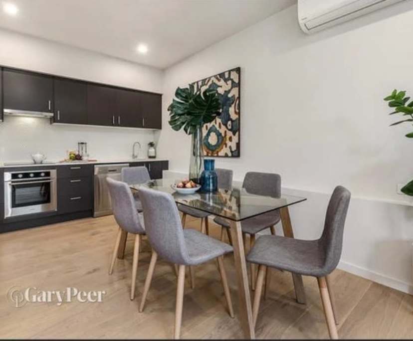 Unfurnished room with ensuite in a flatshare