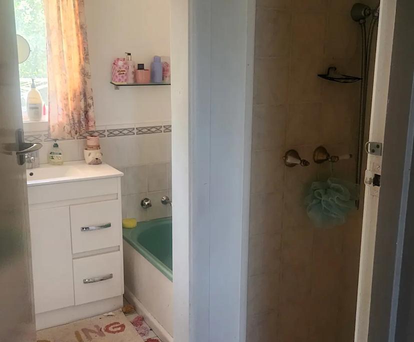 Room in a share house