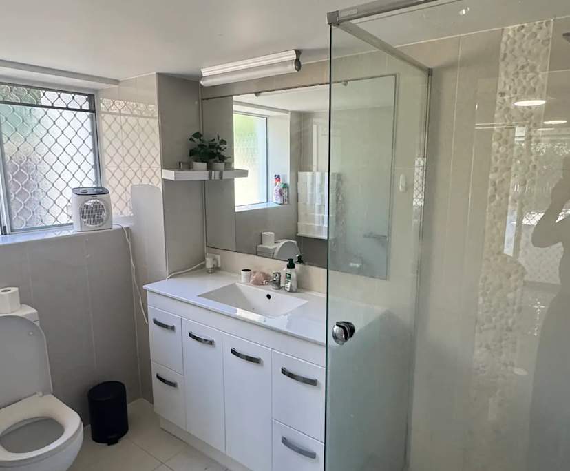 Unfurnished room with ensuite in a flatshare