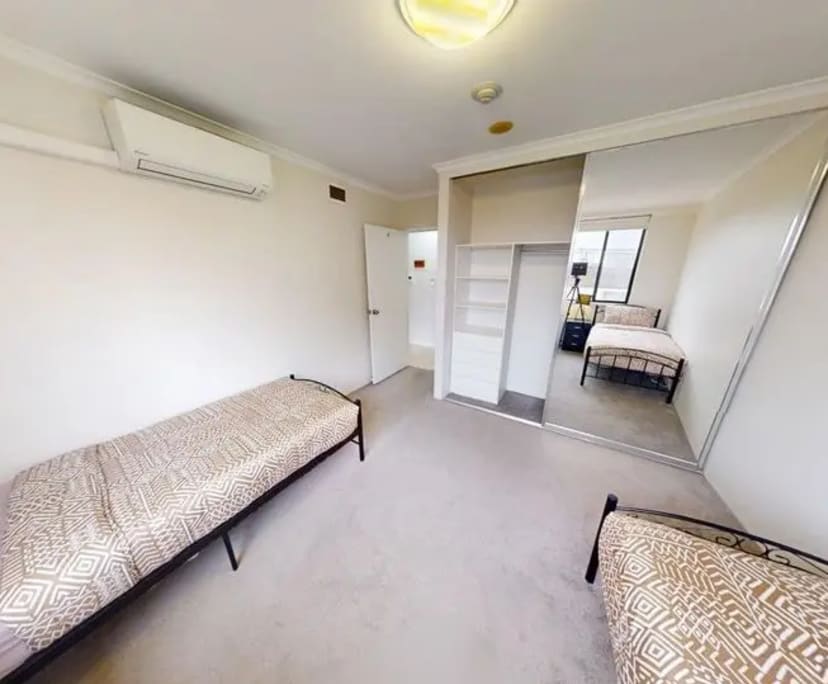 Furnished room in a flatshare