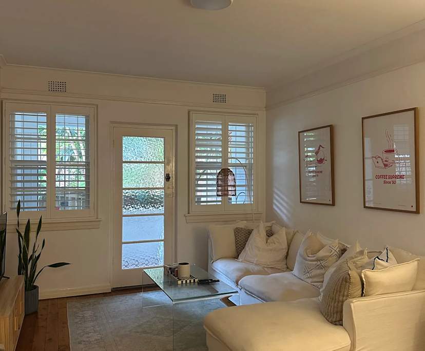 Furnished room in a flatshare