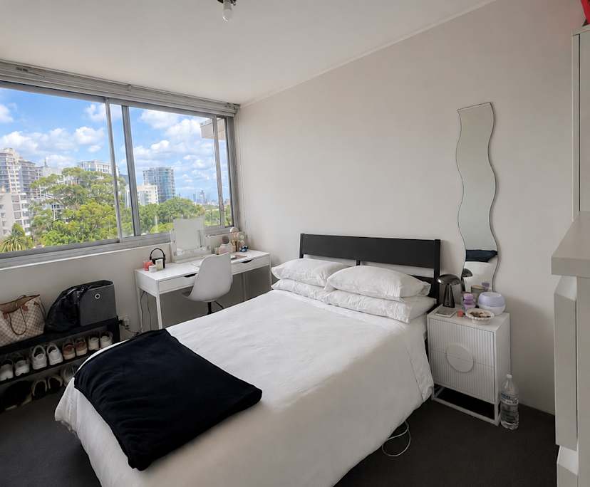 Furnished room in a flatshare