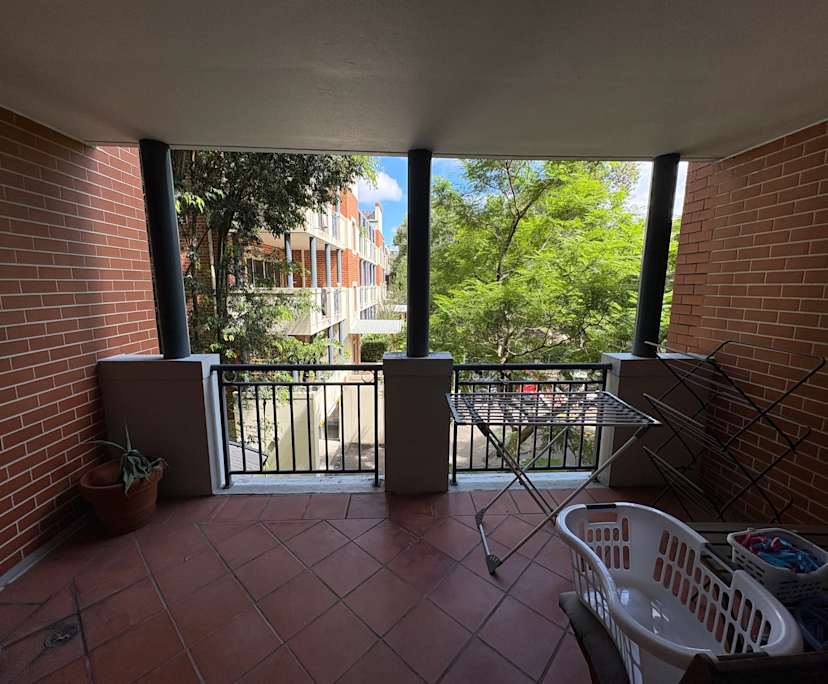 Unfurnished room with ensuite in a flatshare