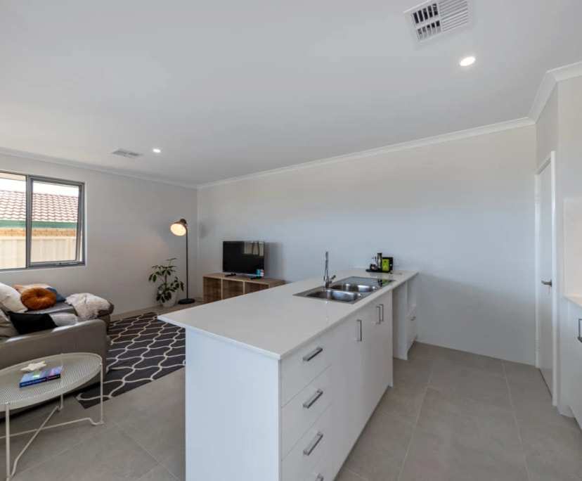 3 Rooms for Rent in Heathridge, Perth 275320, Fu...