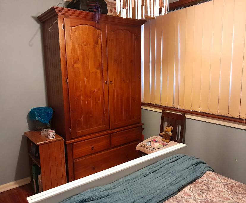 $300, Homestay, 3 bathrooms, Sadleir NSW 2168