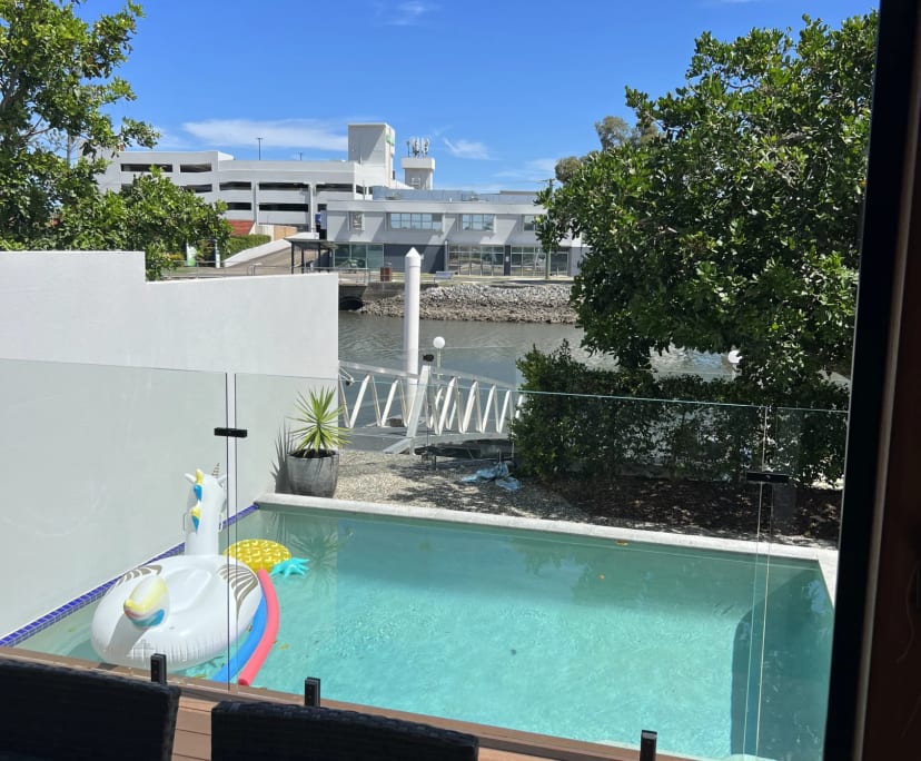 Room for Rent in Biggera Waters, Gold Coast 300,