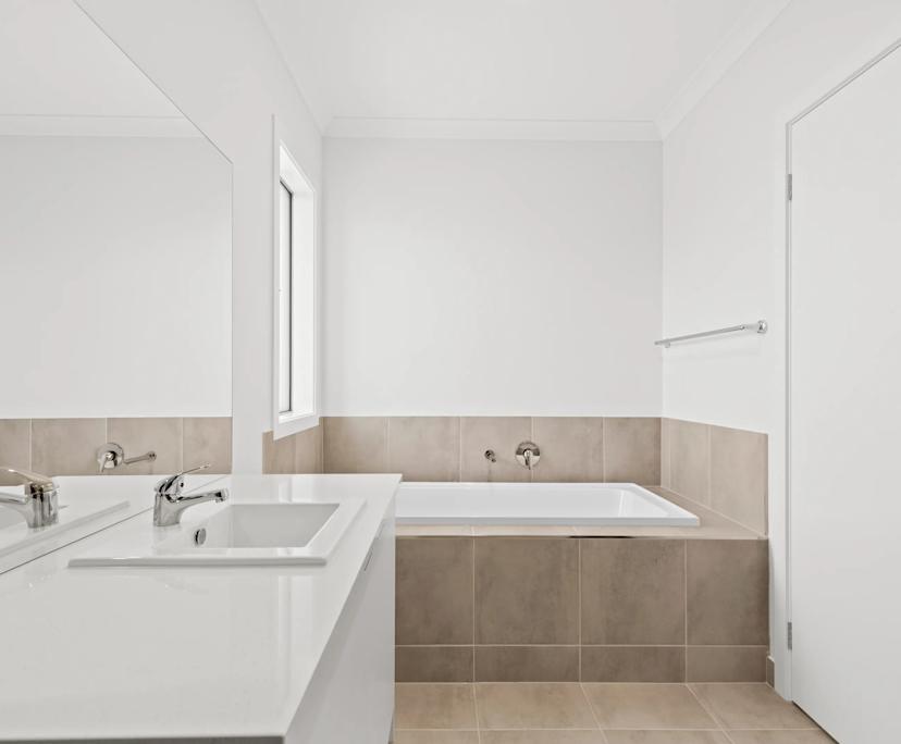 $200, Share-house, 3 bathrooms, Melton South VIC 3338