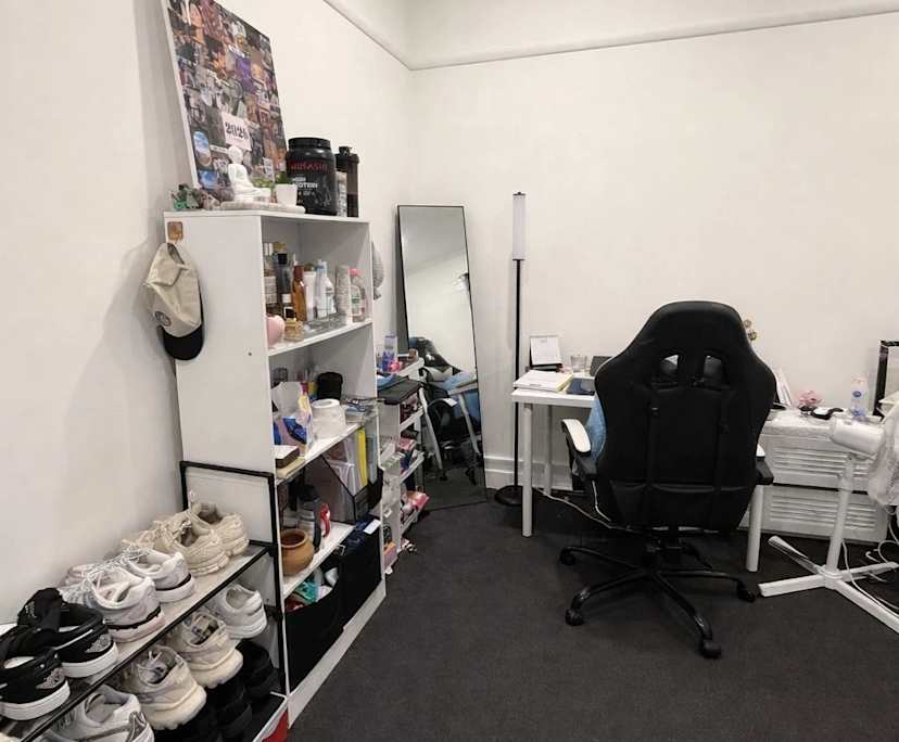 Furnished room in a share house