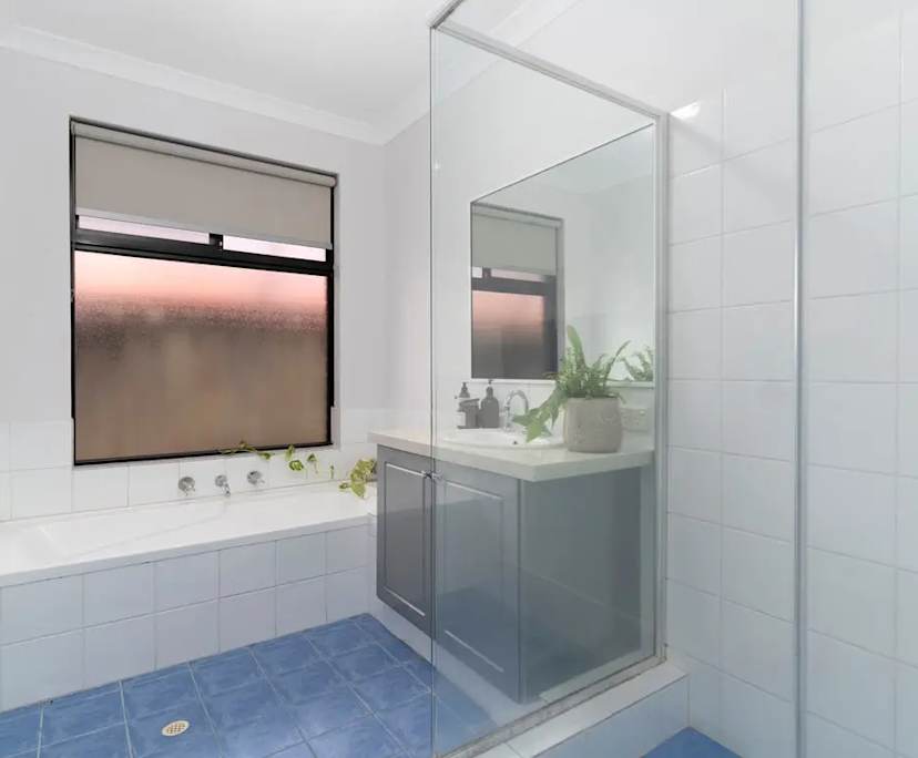 $340, Share-house, 4 bathrooms, Halls Head WA 6210