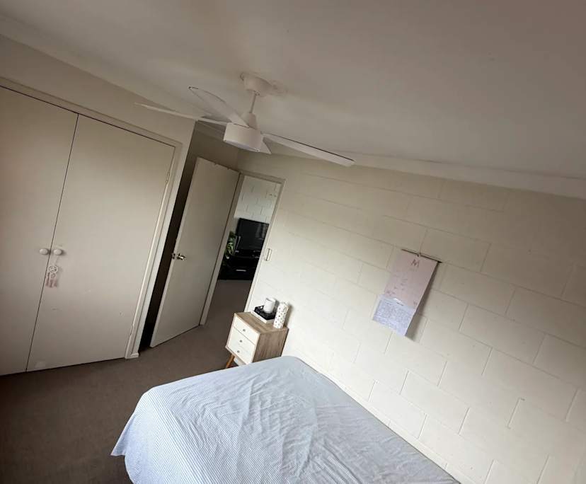 Furnished room in a flatshare