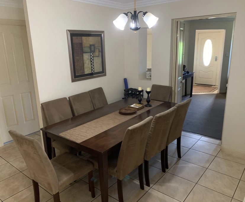 $300, Student-accommodation, 1 bathroom, Molendinar QLD 4214