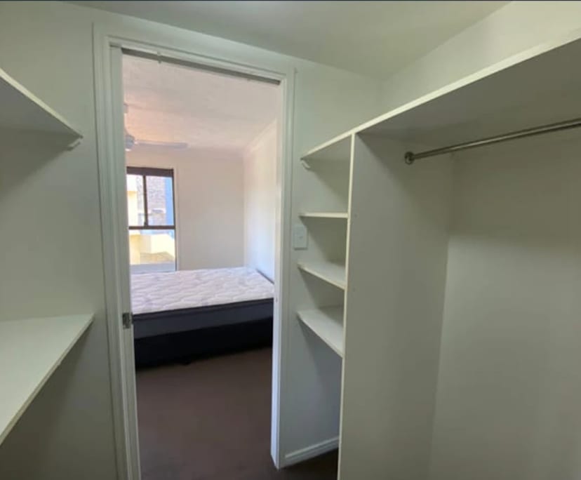 $385, Flatshare, 2 bathrooms, Surfers Paradise QLD 4217