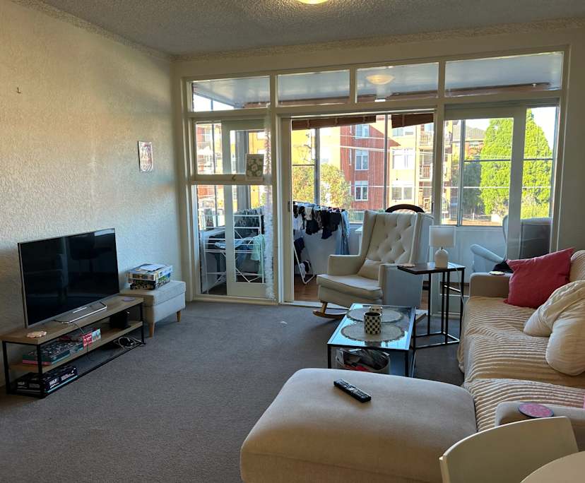 Furnished room in a flatshare
