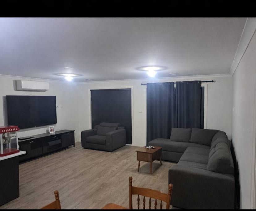 $300, Share-house, 3 bathrooms, Cranbourne East VIC 3977