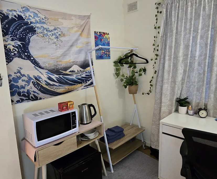 Furnished room in a share house