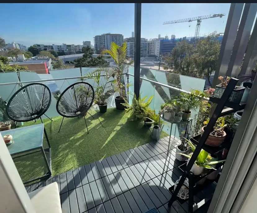 Unfurnished room with own bathroom