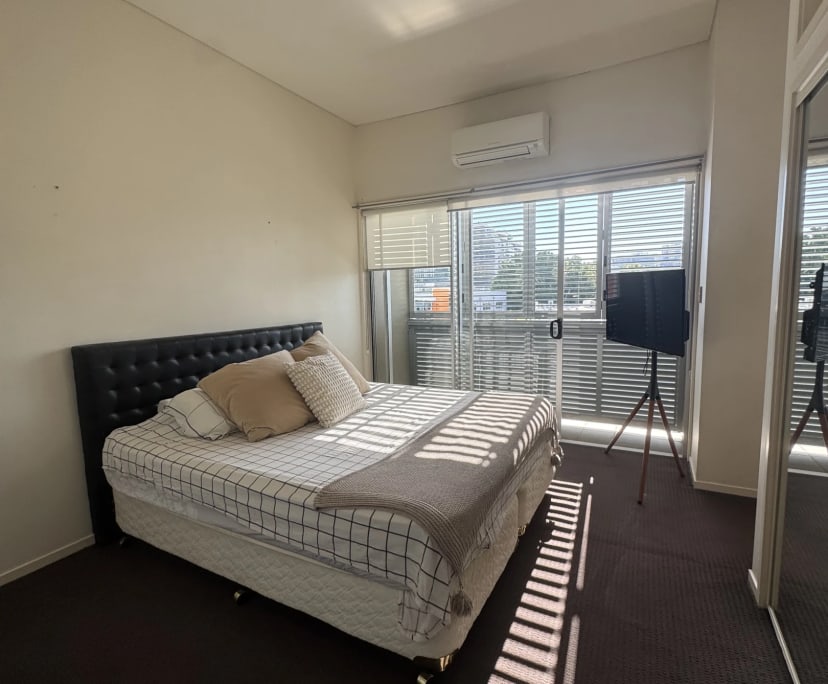 Furnished room with ensuite in a flatshare