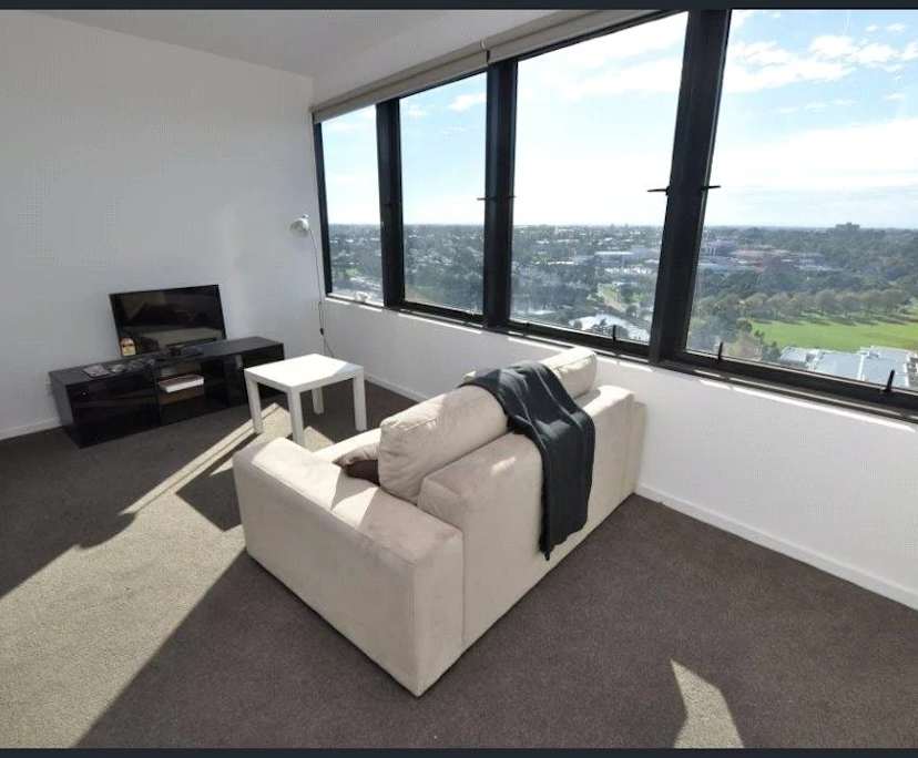 Furnished room in a flatshare