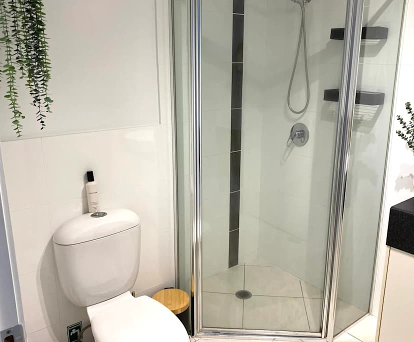 $350, Share-house, 3 bathrooms, Labrador QLD 4215