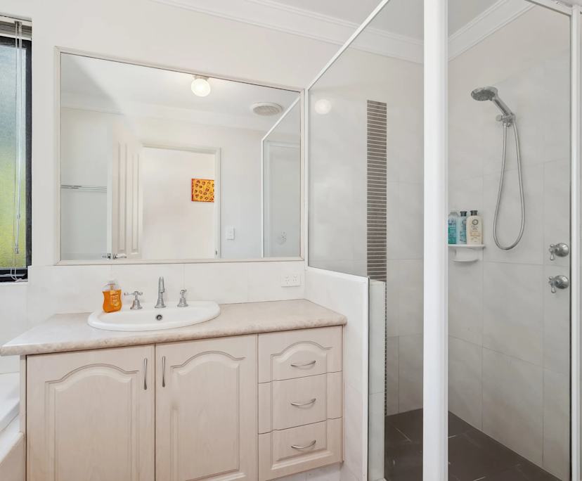 $600-650, Student-accommodation, 3 rooms, Nollamara WA 6051, Nollamara WA 6051