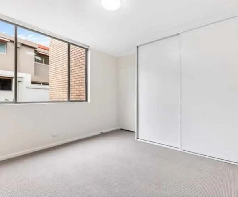 Unfurnished room in a flatshare