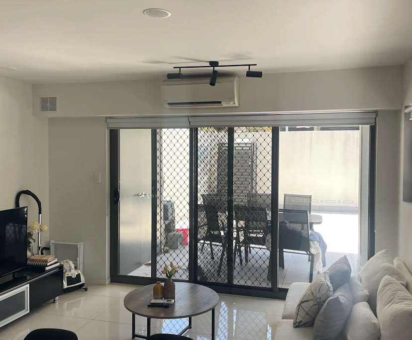 Furnished room with ensuite in a flatshare