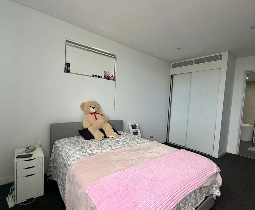 Furnished room with ensuite in a flatshare