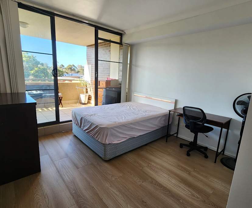 Furnished room with ensuite in a flatshare