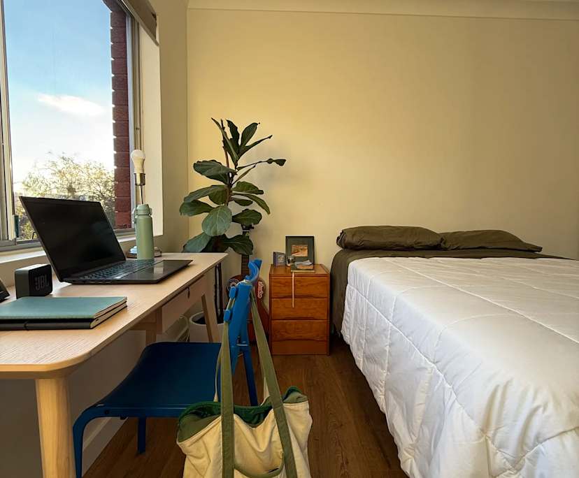 Furnished room in a share house