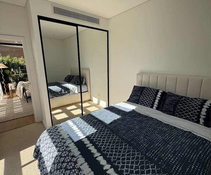 $700, Flatshare, 2 bathrooms, Crows Nest NSW 2065