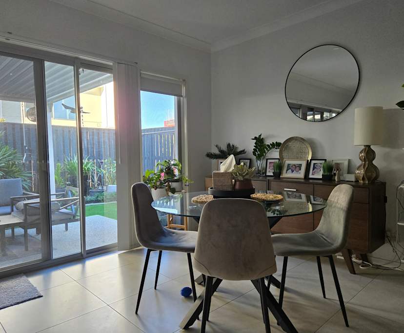 $350, Share-house, 3 bathrooms, Hope Island QLD 4212