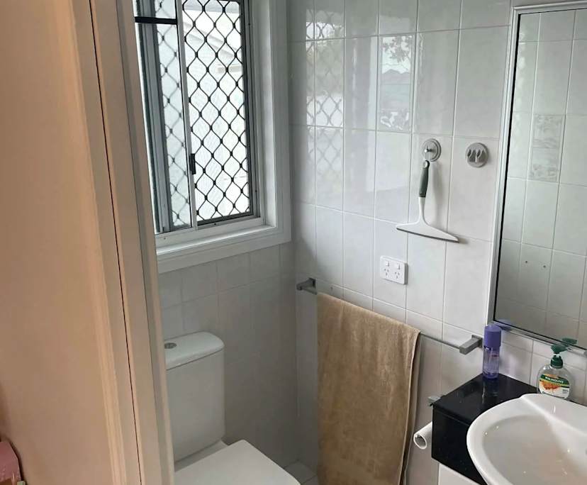 $350, Share-house, 5 bathrooms, Runaway Bay QLD 4216