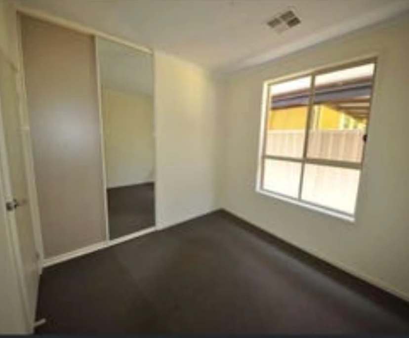 Unfurnished room in a share house