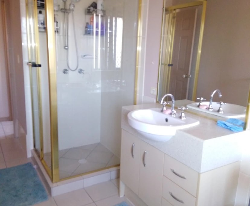 $260, Student-accommodation, 2 rooms, Molendinar QLD 4214, Molendinar QLD 4214