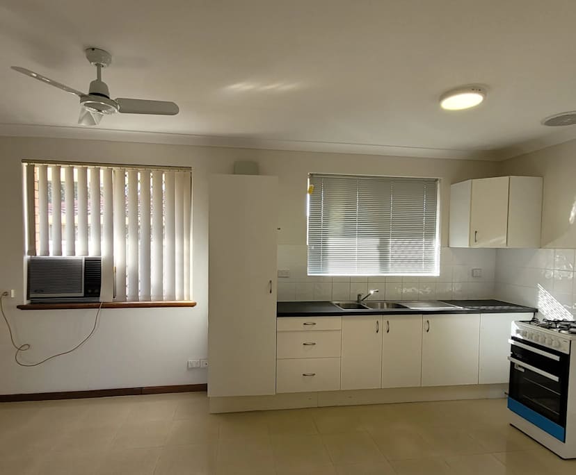 $700, Whole-property, 3 bathrooms, Kewdale WA 6105