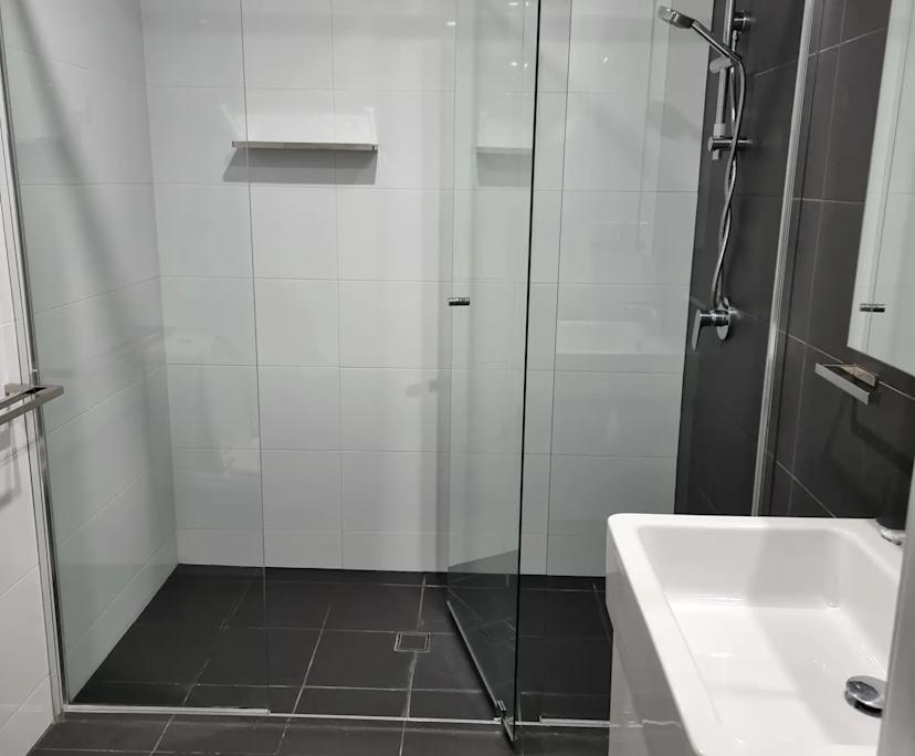 $330, Flatshare, 2 bathrooms, Woolloongabba QLD 4102