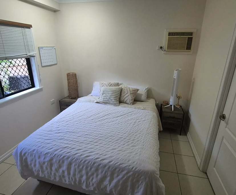 $300, Homestay, 3 bathrooms, Yorkeys Knob QLD 4878