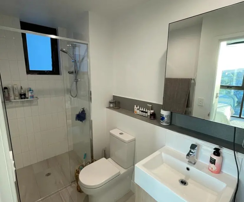 Unfurnished room with ensuite in a flatshare