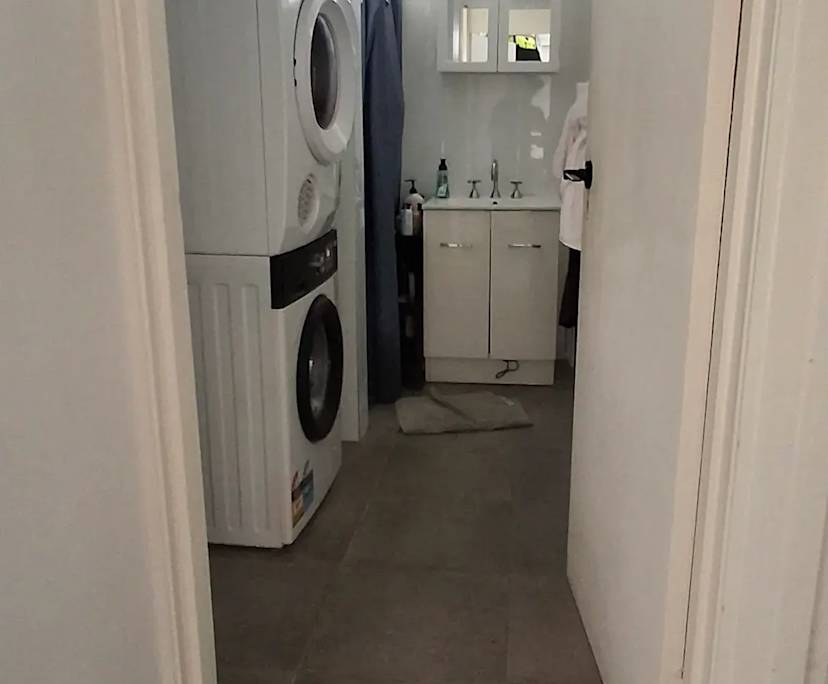 Furnished room in a flatshare