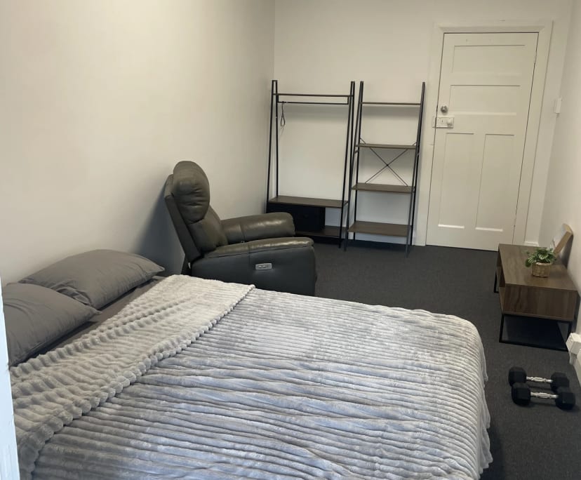 Furnished room in a flatshare