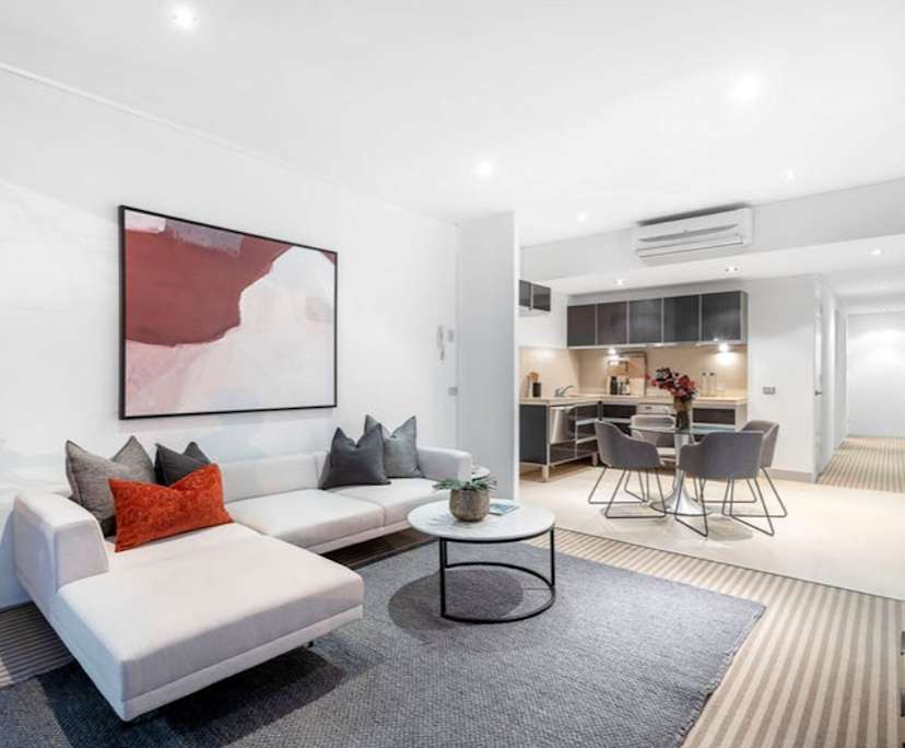 Furnished room with ensuite in a flatshare