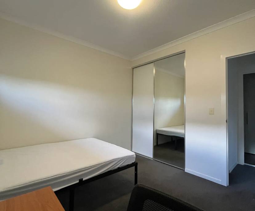 $380, Flatshare, 2 bathrooms, Annerley QLD 4103