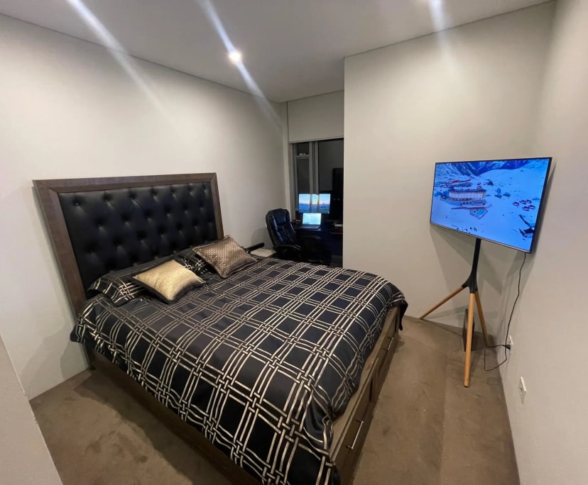 Furnished room with ensuite in a flatshare