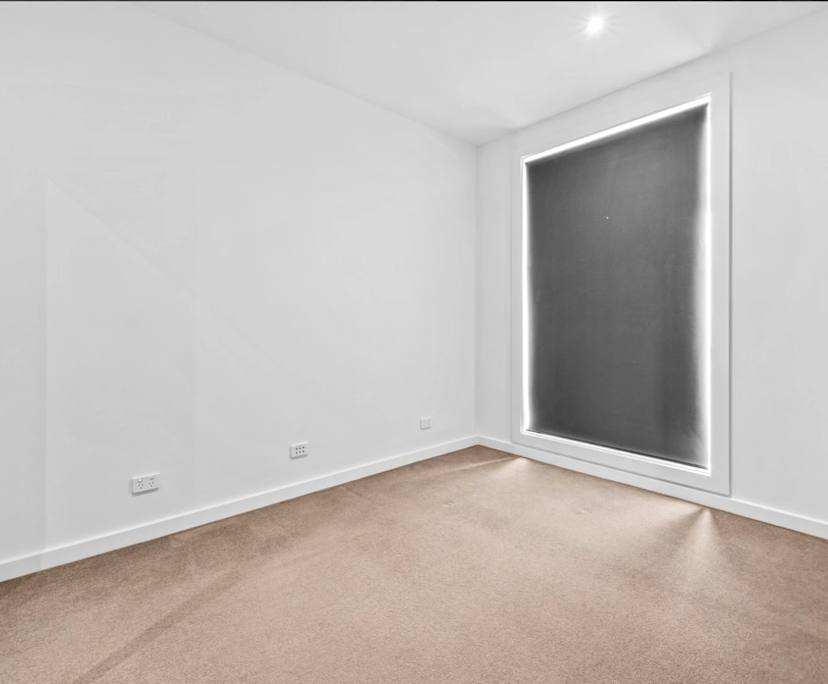 Unfurnished room with own bathroom