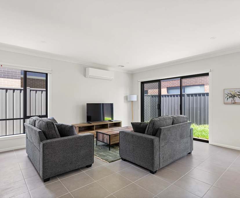 $550, Homestay, 4 bathrooms, Melton South VIC 3338