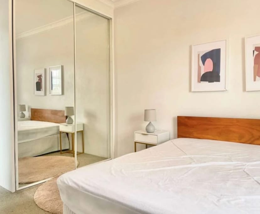Furnished room in a flatshare