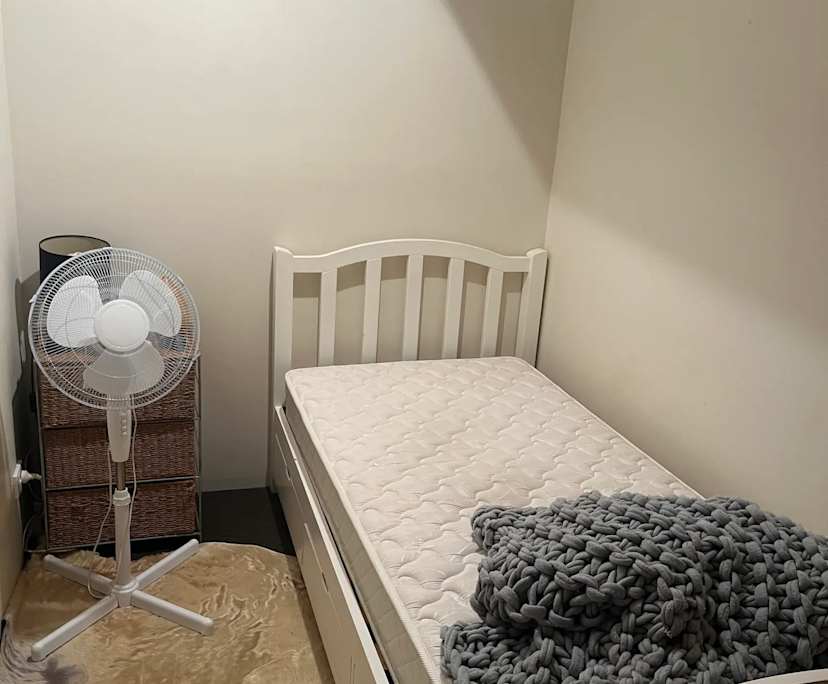 $240, Flatshare, 4 bathrooms, Broadbeach Waters QLD 4218