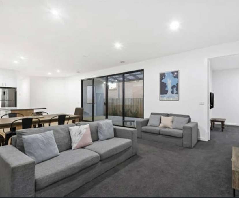 Whole property with 6 rooms for rent