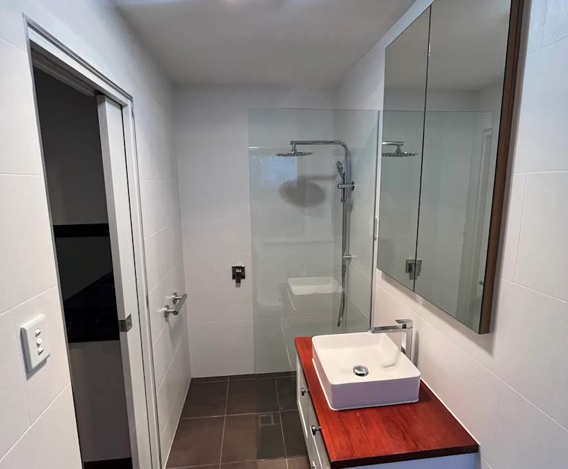 $550, Studio, 1 bathroom, Southport QLD 4215