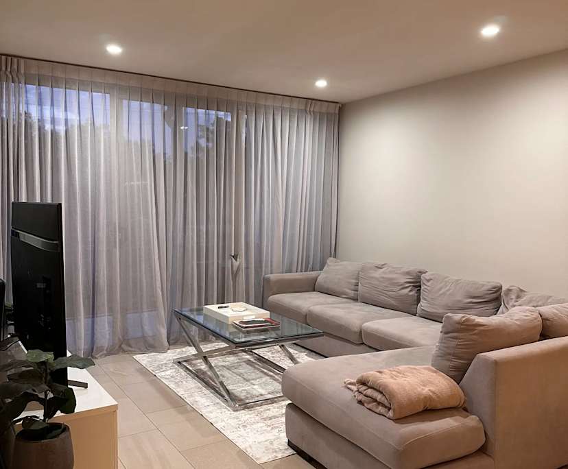 Unfurnished room with ensuite in a flatshare